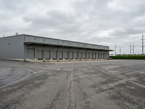 Clear-span steel warehouse with asphalt approach and no interior columns