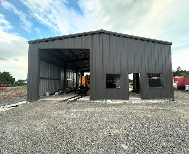 Pre-engineered steel workshop building exterior